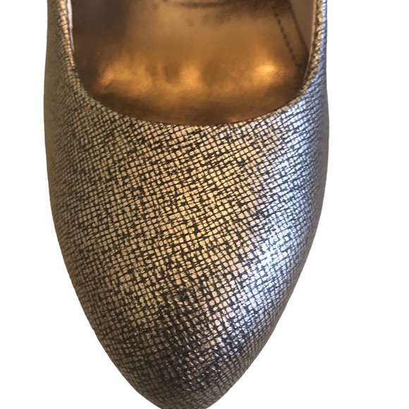 Calvin Klein Women’s Heels. Size 9. Runs Small.. Closer to a Size 8.5 ..Metallic - Picture 3 of 9